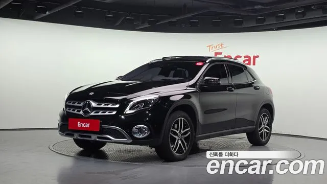 Mercedes-Benz GLA- X156 GLA220