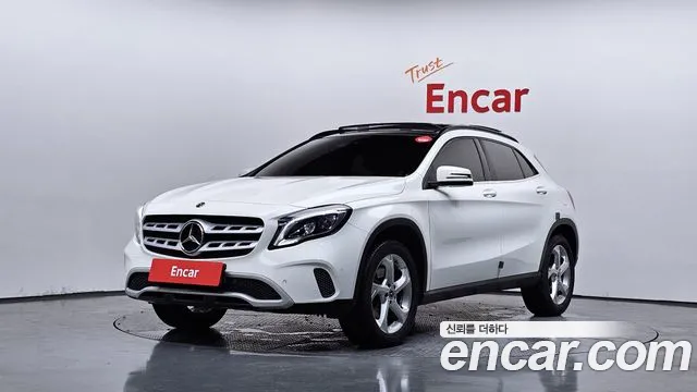 Mercedes-Benz GLA- X156 GLA220