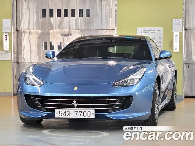 Ferrari GTC4 6.3 V12