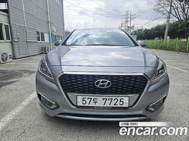 Hyundai LF Sonata Hybrid 2.0 HEV