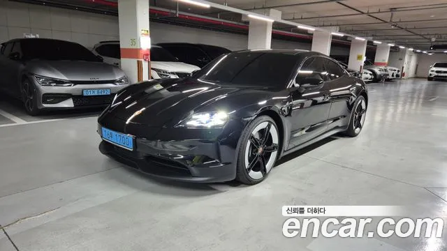 Porsche Taycan 4
