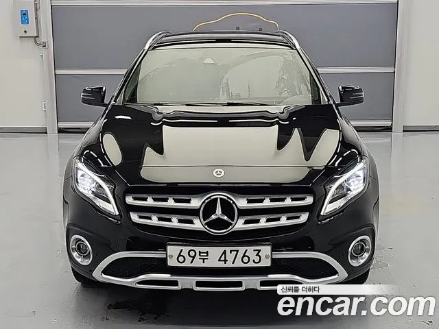 Mercedes-Benz GLA- X156 GLA220