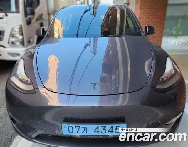 Tesla Y AWD