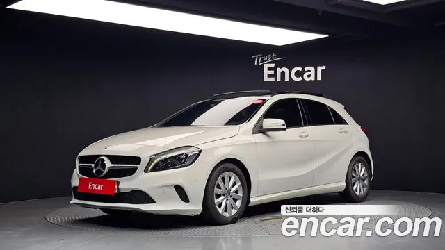 Mercedes-Benz A- W176 A200