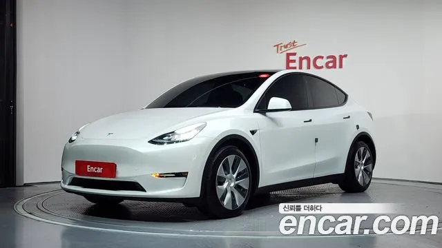 Tesla Y AWD