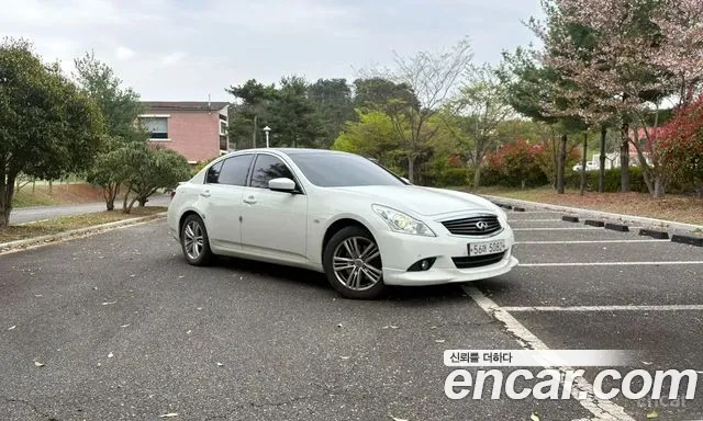 Infiniti G25 Premium V36