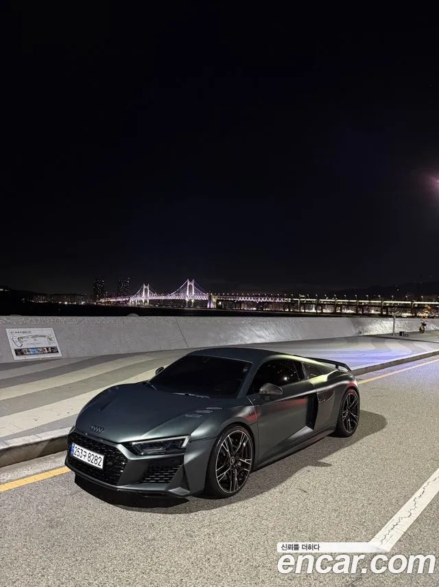 Audi R8 (4 S) 5.2 V10
