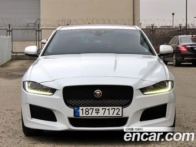 Jaguar XE 20t Prestige