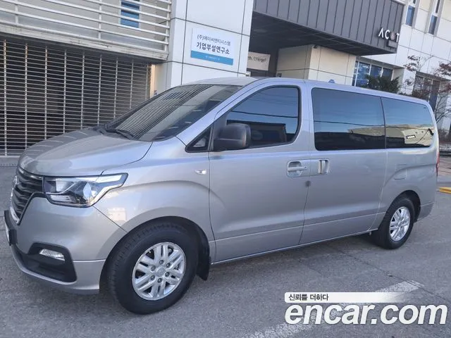 Hyundai The New Grand Starex 3