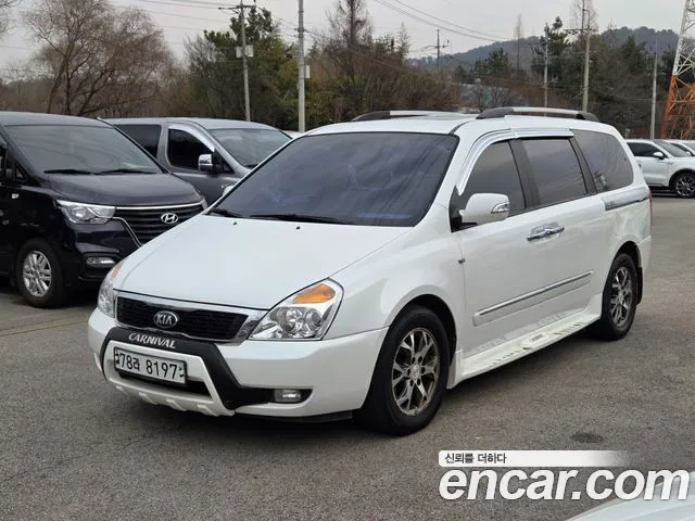 Kia Carnival R Carnival GLX Premium