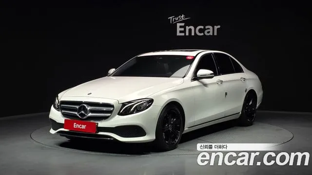 Mercedes-Benz E- W213 E200