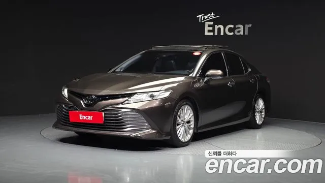 Toyota Camry (XV70) 2.5
