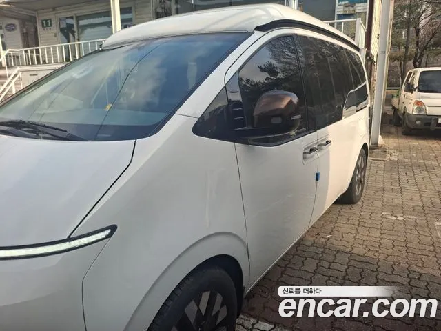 Hyundai Staria 2WD Prestige 4