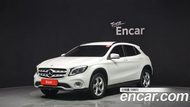 Mercedes-Benz GLA- X156 GLA220
