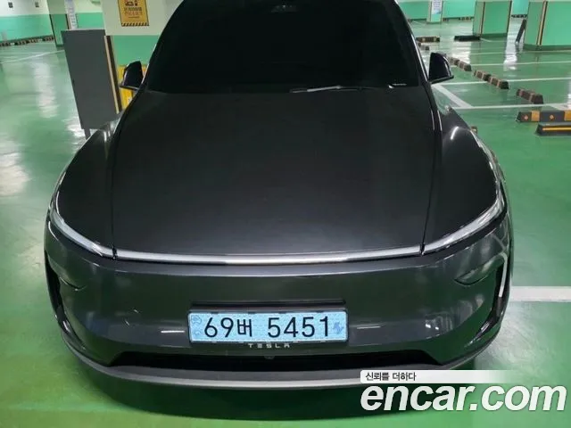 Tesla Y AWD