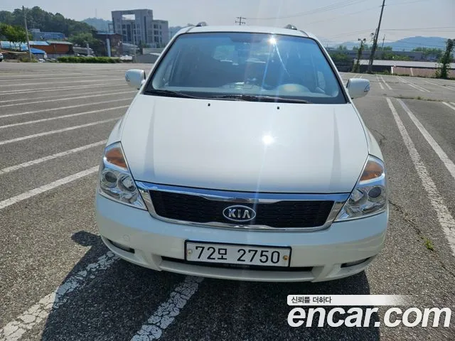 Kia Carnival R Carnival GLX Base