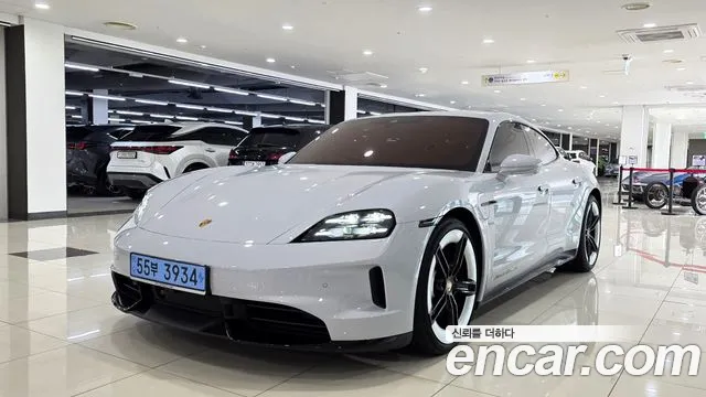 Porsche Taycan 4