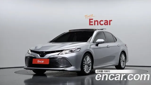 Toyota Camry (XV70) 2.5