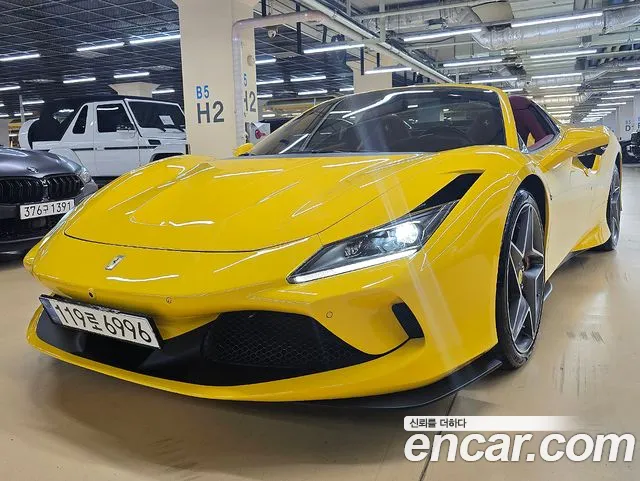 Ferrari F8 3.9 V8
