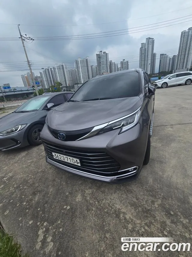 Toyota 4 2.5 Hybrid AWD