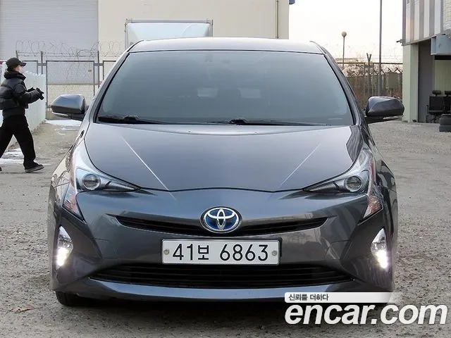 Toyota Prius 4 1.8 E