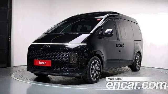 Hyundai Staria 4WD 7