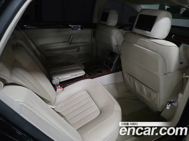 Volkswagen V8 4.2 LWB VW611