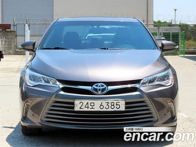 Toyota Camry Hybrid XLE
