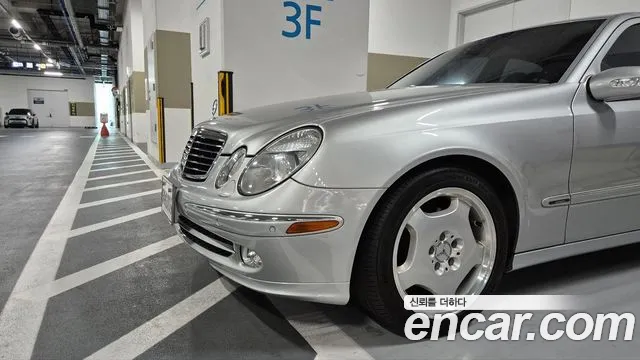 Mercedes-Benz E- W211 E320