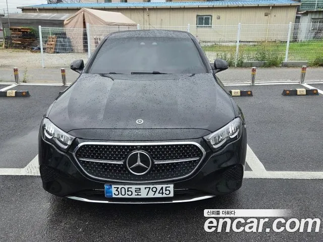 Mercedes-Benz E- W214 E200