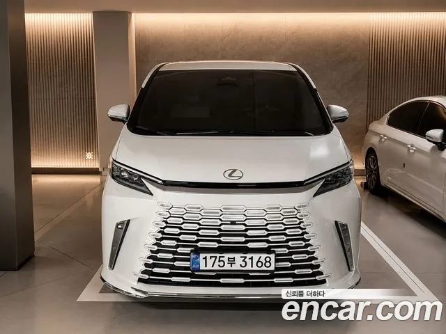 Lexus LM 2 500h