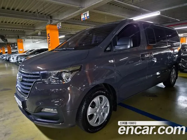 Hyundai The New Grand Starex 9 Premium