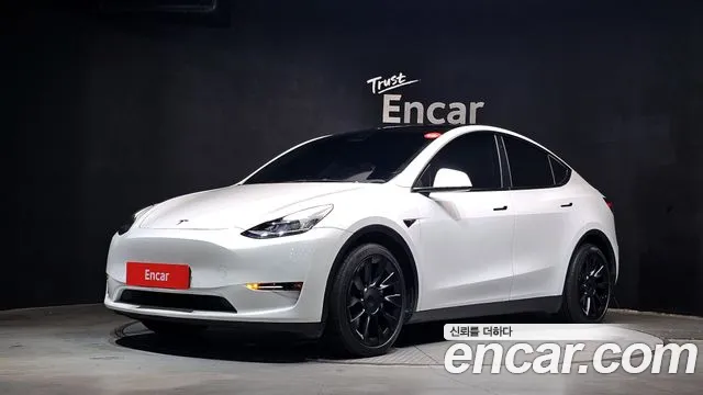Tesla Y AWD