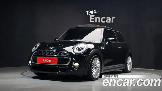 MINI Cooper S Base 3