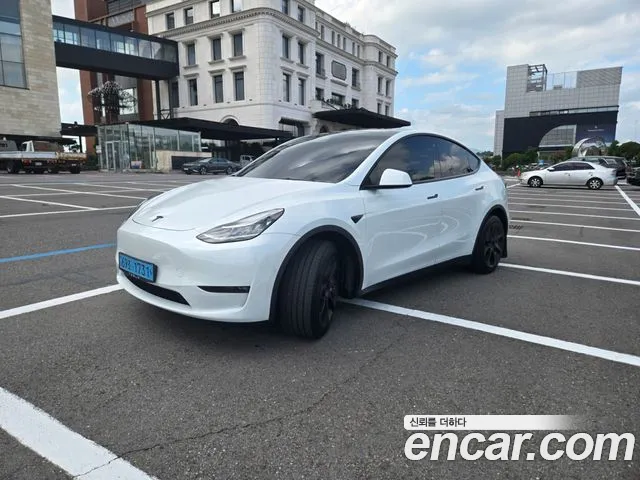 Tesla Y AWD