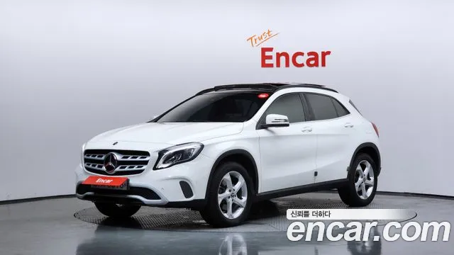 Mercedes-Benz GLA- X156 GLA220