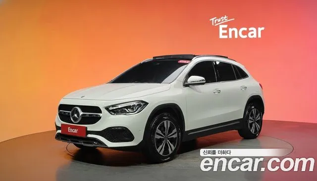 Mercedes-Benz GLA- H247 GLA220