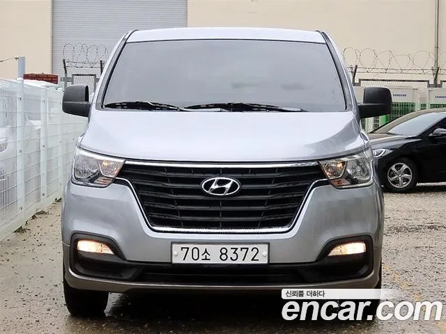 Hyundai The New Grand Starex 11