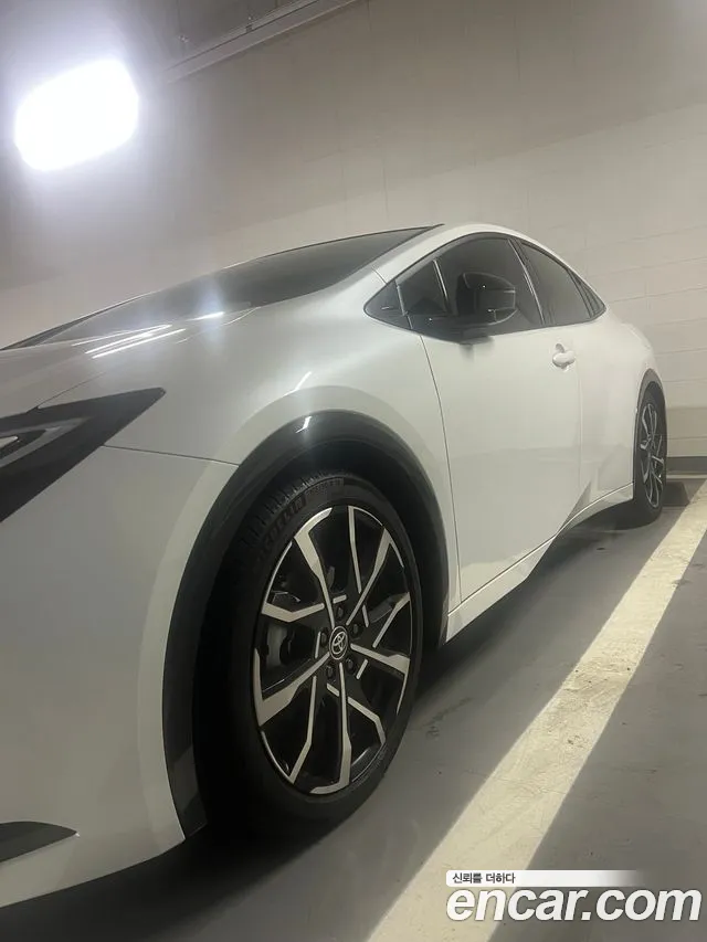 Toyota Prius 5 generation 2.0 PHEV XSE