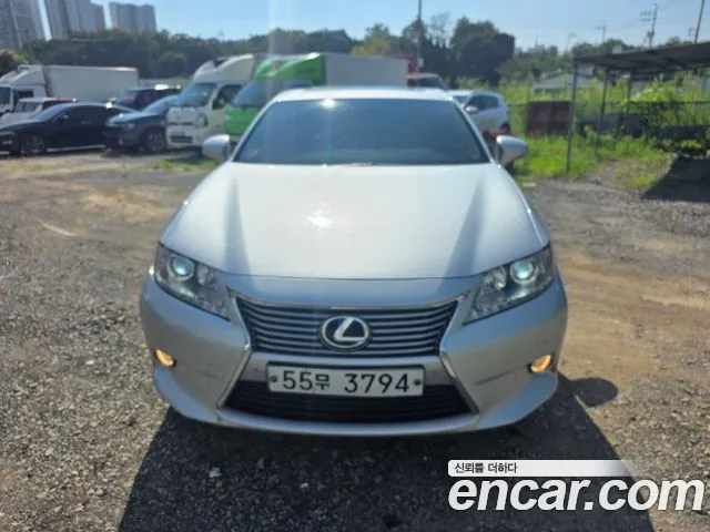 Lexus New ES300 h XV60
